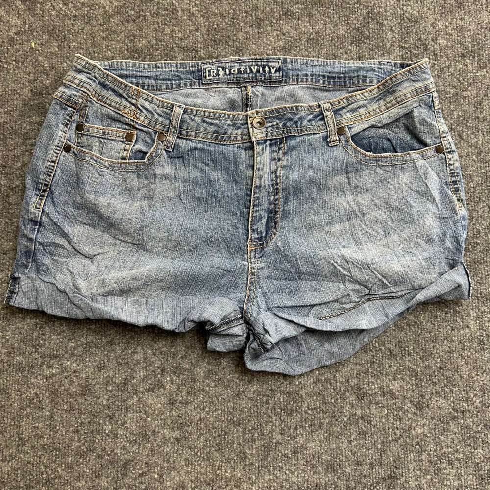 Relativity Shorts Womens Size 14 Blue Denim Stretch Cuffed Casual Medium Wash